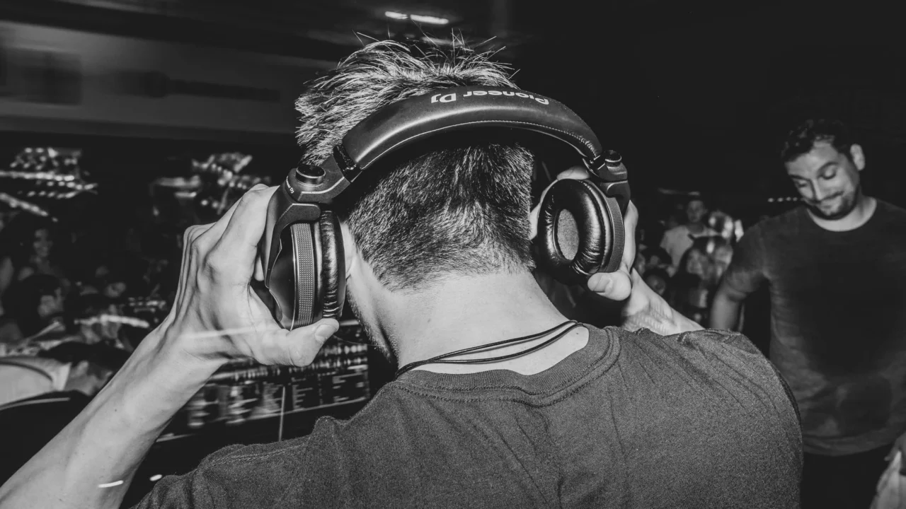 Headphones Audio Sound Wave