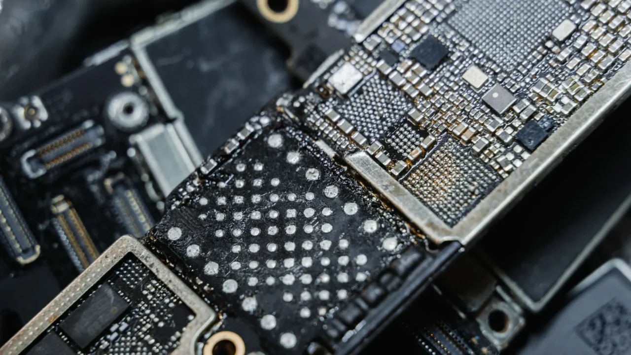 Iphone 15 Battery Component