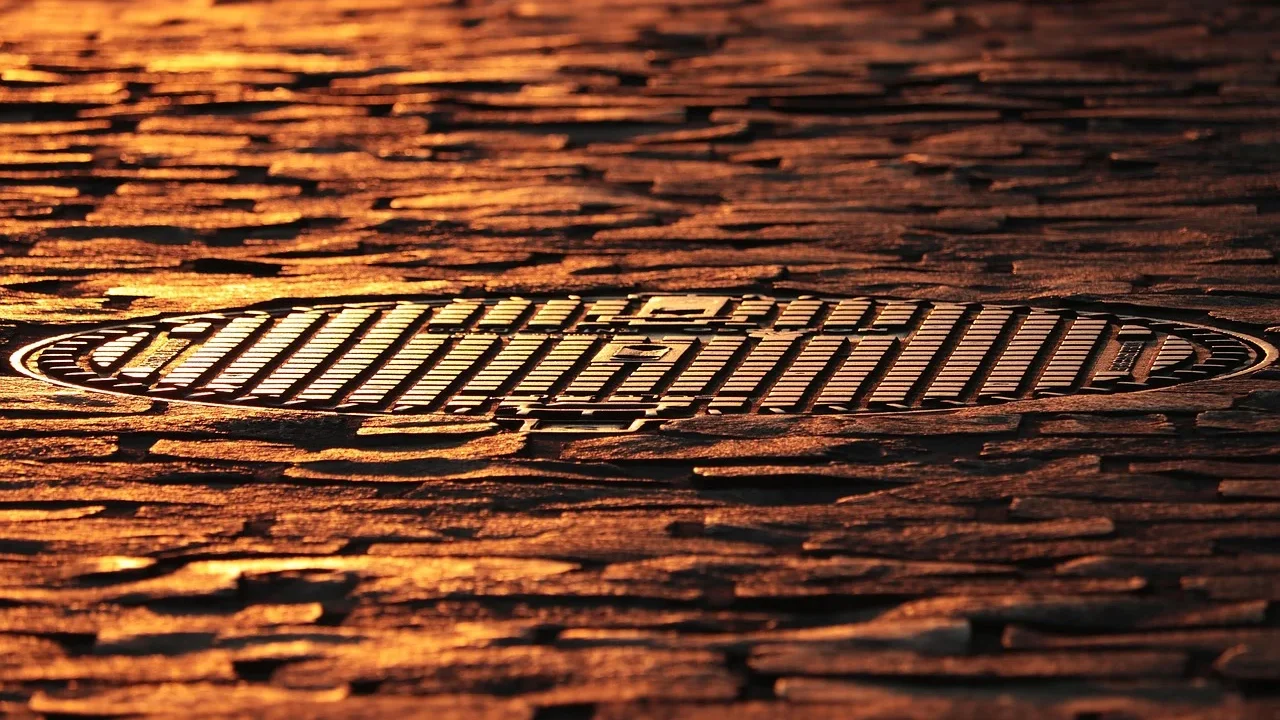 Metal Texture Earphone Design