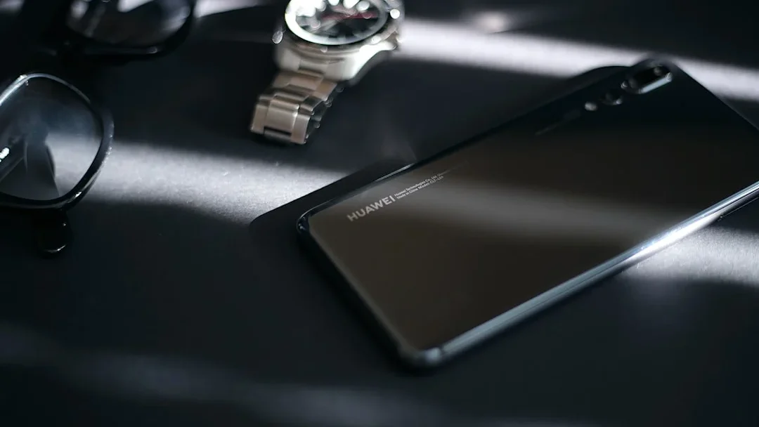 Smartphone Design Metallic Phone Glass Back