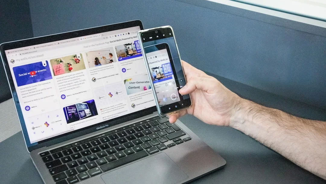 Smartphone Laptop