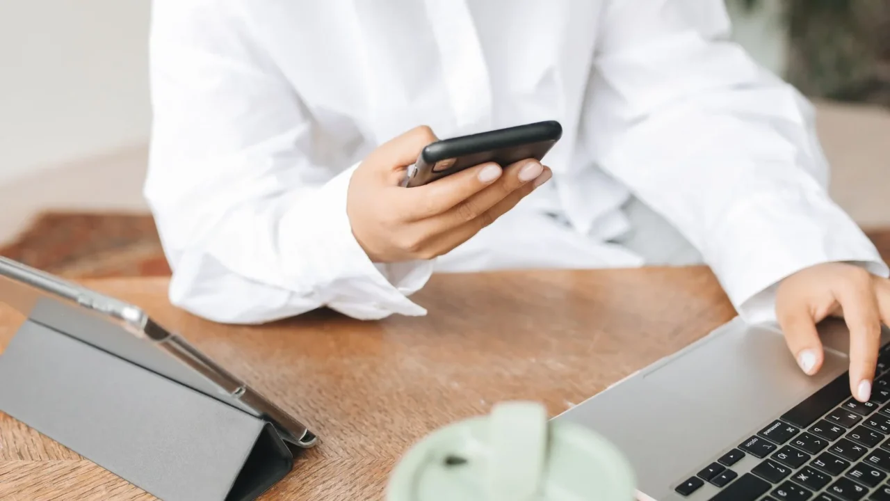 Smartphone Screen Laptop Typing